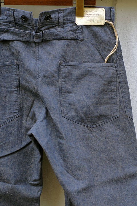 BUCKLE BACK DECK TROUSER