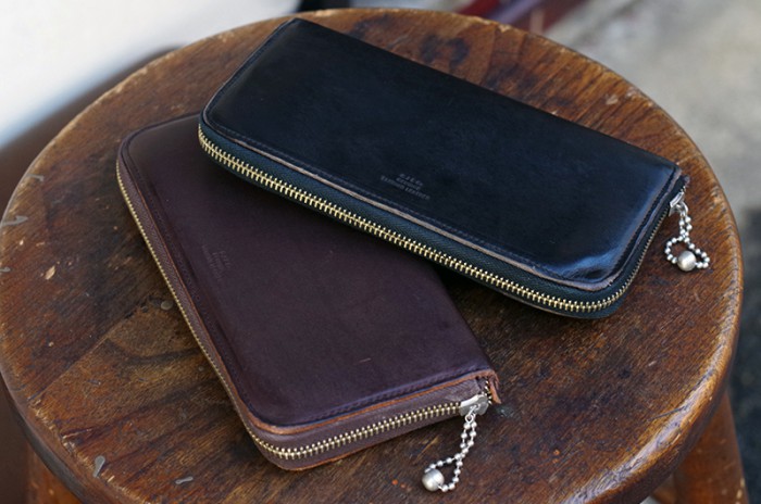 LEATHER ZIP WALLET