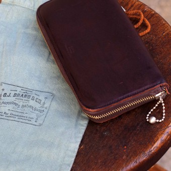 LEATHER ZIP WALLET