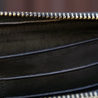 LEATHER ZIP WALLET