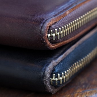 LEATHER ZIP WALLET