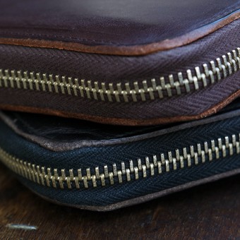 LEATHER ZIP WALLET