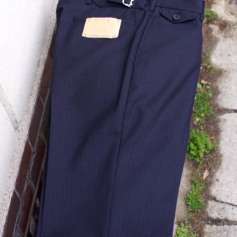 PLEATED SIDE BUCKLE TROUSER