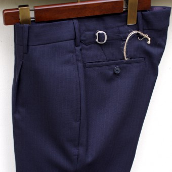 PLEATED SIDE BUCKLE TROUSER