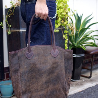 DISTRESSED LEATHER TOTE BAG