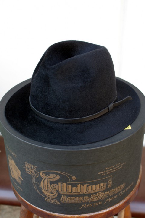 VELOUR FINISHED FEDORA HAT