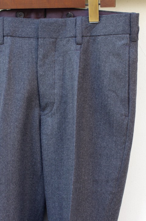 PLEATED SIDE BUCKLE TROUSER