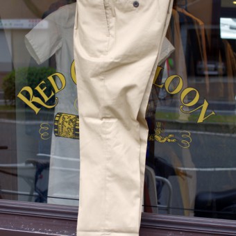 PLEATED CHINO TROUSER