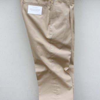 PLEATED CHINO TROUSER