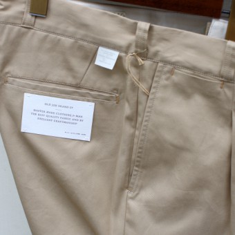 PLEATED CHINO TROUSER