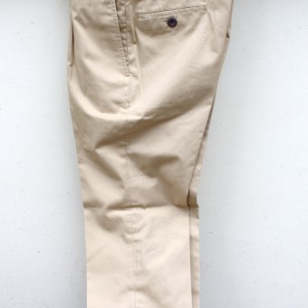 PLEATED CHINO TROUSER