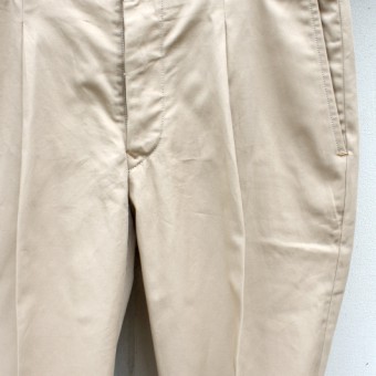 PLEATED CHINO TROUSER