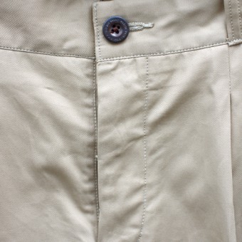 PLEATED CHINO TROUSER