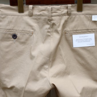 PLEATED CHINO TROUSER