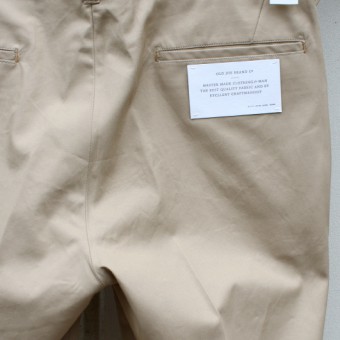 PLEATED CHINO TROUSER