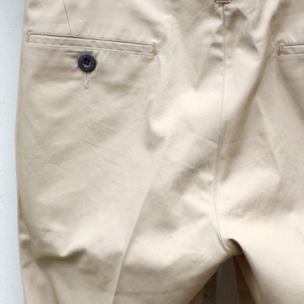 PLEATED CHINO TROUSER