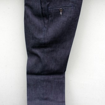 PLEATED CHINO TROUSER