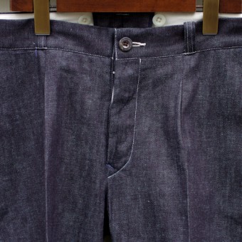 PLEATED CHINO TROUSER