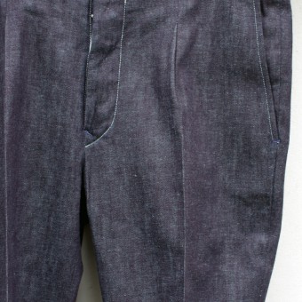 PLEATED CHINO TROUSER