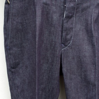 PLEATED CHINO TROUSER