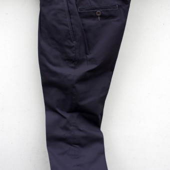 PLEATED CHINO TROUSER