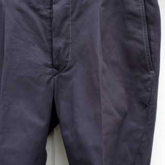 PLEATED CHINO TROUSER