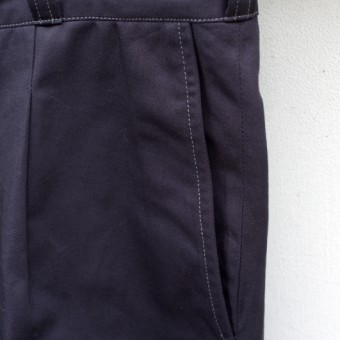 PLEATED CHINO TROUSER