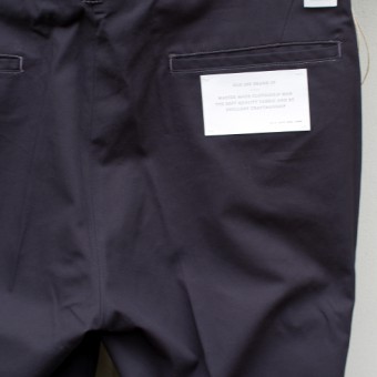 PLEATED CHINO TROUSER